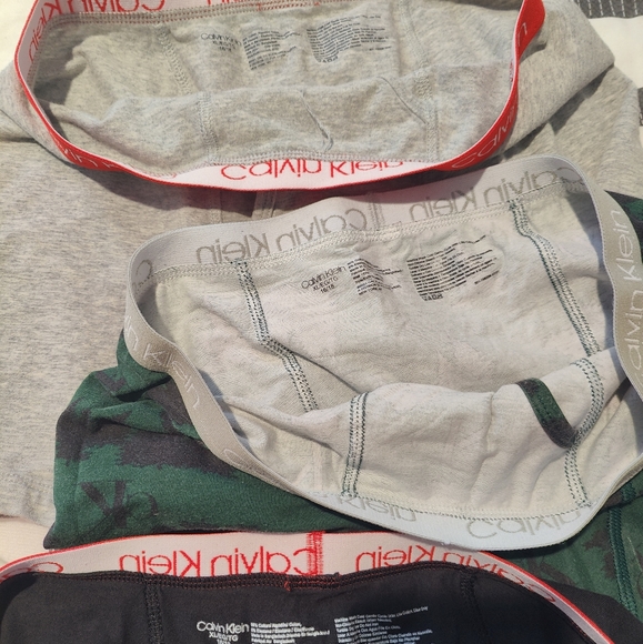 Boys XL/Mens S Calvin Klein Boxer Briefs 3-Pack - Picture 2 of 3